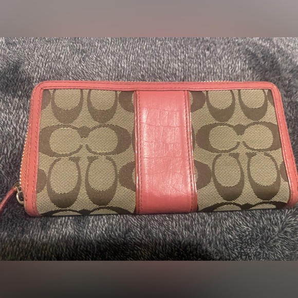 Coach Tan and Pink Signature Wallet - Picture 4 of 4